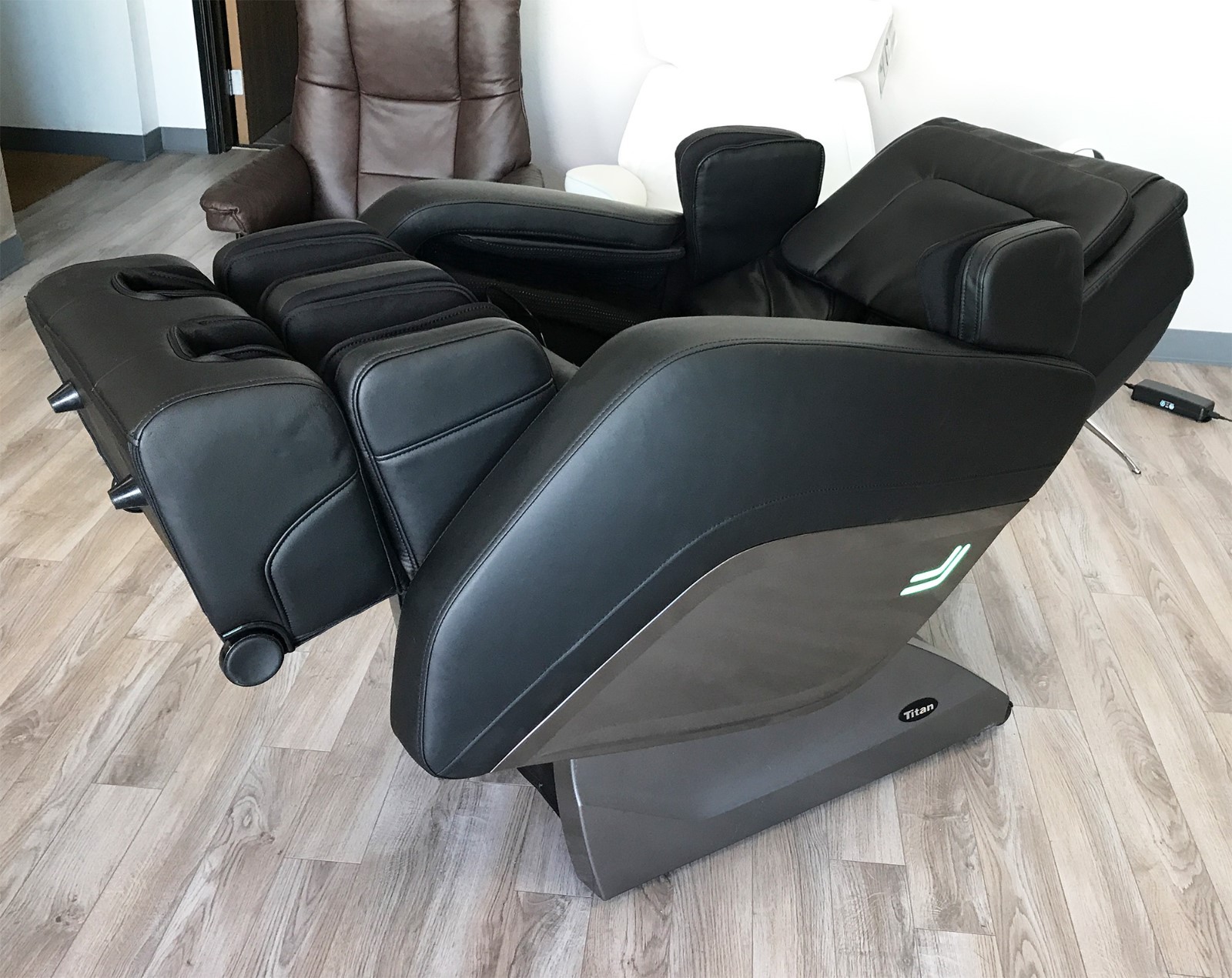 Bạn nên chọn những chiếc ghế massage đến từ thương hiệu nổi tiếng và có uy tín trên thị trường để đảm bảo về mặt chất lượng