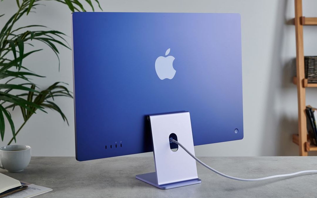 Phần chân đế của iMac M1 2021 cũng được làm từ kim loại rất chắc chắn
