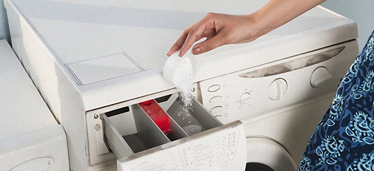 Sử dụng nước giặt hoặc bột giặt chuyên dụng cho máy
