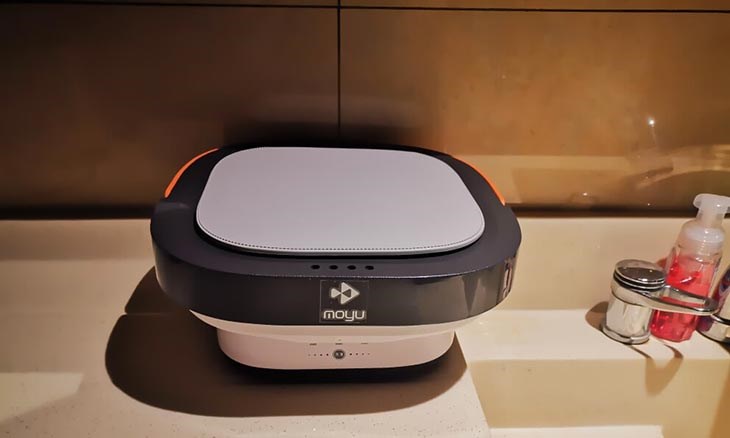 Máy giặt mini gấp gọn hoạt động với công suất thấp và giặt được số lượng quần áo ít