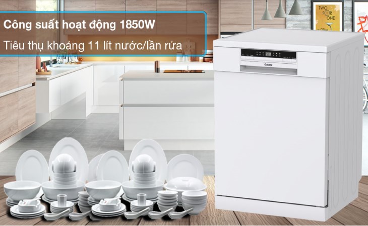 Máy rửa chén độc lập Galanz GR12462T có lượng nước tiêu thụ là khoảng 11 lít, có thể rửa số lượng chén bát dùng cho 3 - 4 bữa ăn Việt