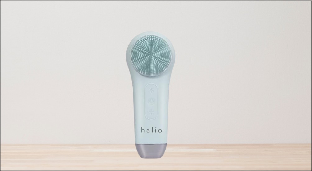 Máy rửa mặt và massage Halio 5 in 1 Ice Blue sử dụng silicone y tế kháng khuẩn cho đầu rửa và đầu massage, đảm bảo an toàn cho da
