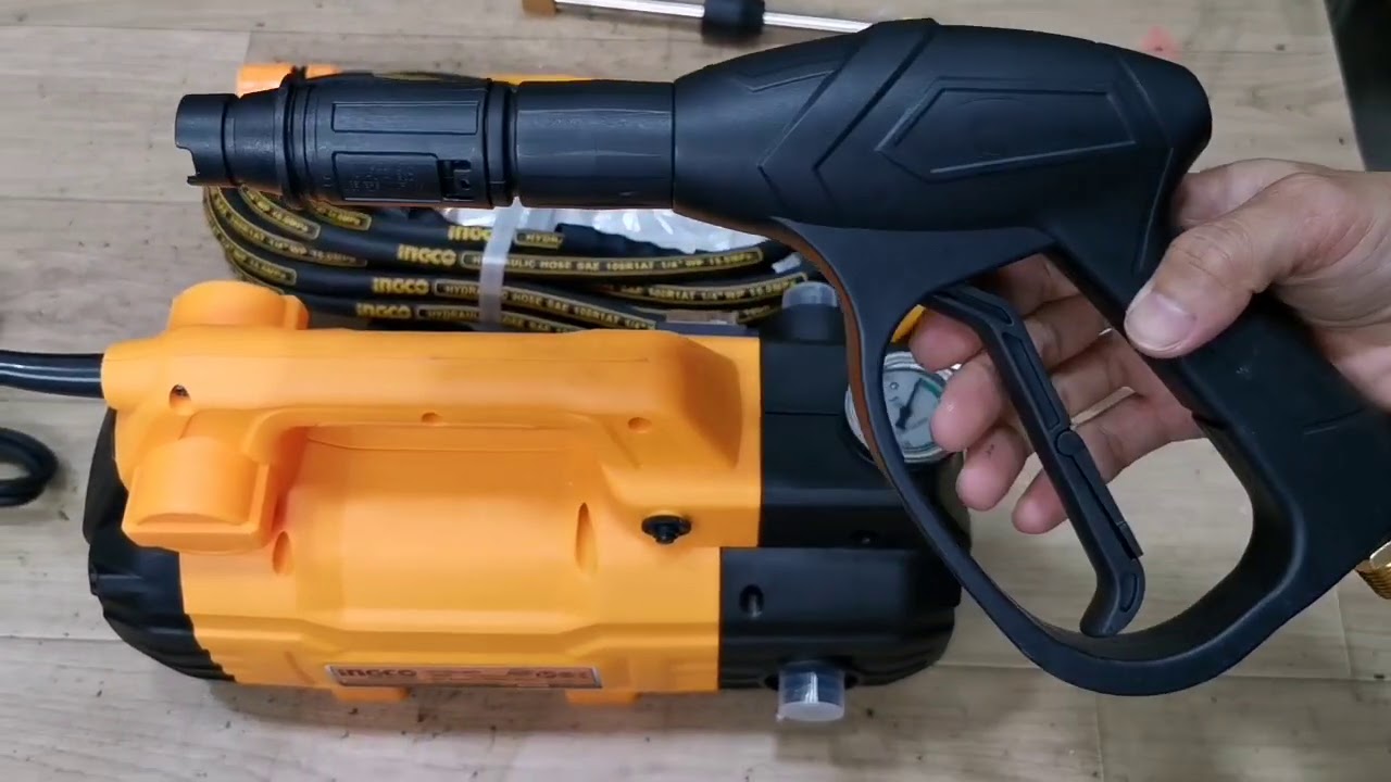 Máy rửa xe Ingco làm từ nhựa ABS cao cấp