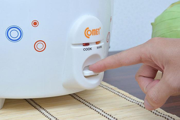 Nồi cơm điện mini sử dụng rất đơn giản