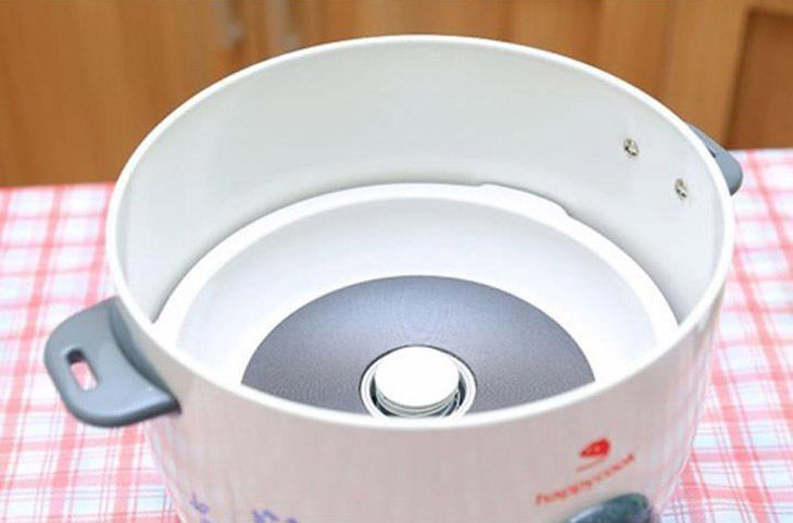Thiết kế đơn giản cũng giúp nồi cơm điện mini nấu cơm nhanh, tiết kiệm điện năng