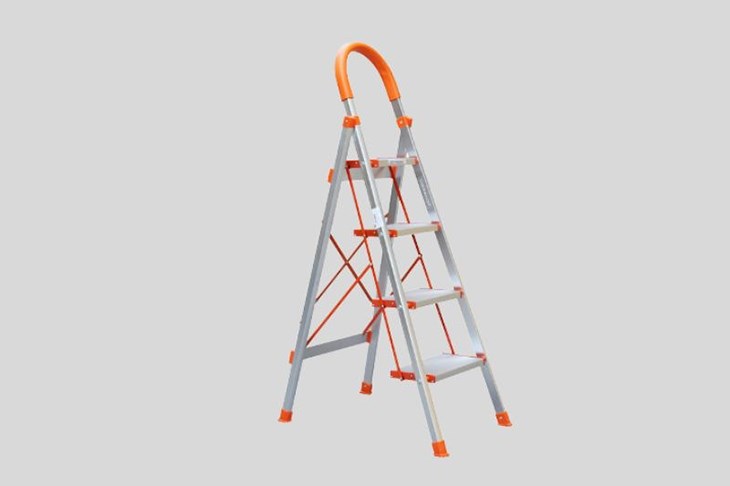 Thang nhôm ghế 4 bậc Advindeq ADS-704 thiết kế có thể gấp gọn, dễ dàng di chuyển và bảo quản sau khi sử dụng