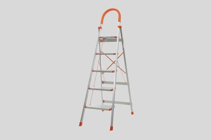 Thang nhôm ghế 5 bậc Advindeq ADS-705 có tay vịn chắc chắn, có thể tự đứng mà không cần điểm tựa