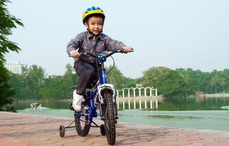 Chạy xe đạp giúp bé 3 tuổi giảm cân và tăng chiều cao