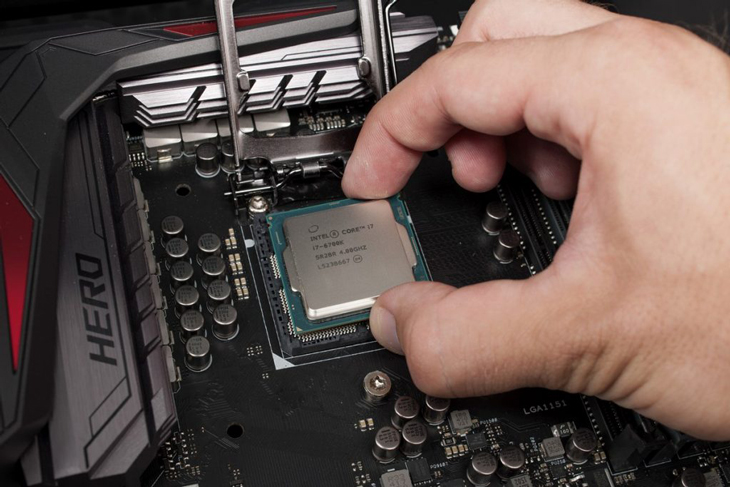 Lắp chip mới cho laptop.