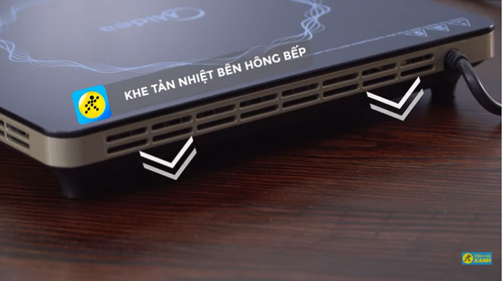 Khe tản nhiệt bên hông bếp