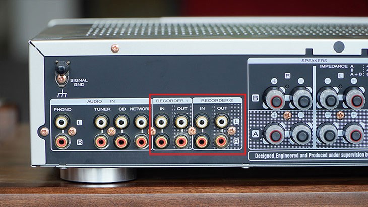 Nếu Amply không có cổng Line thì bạn có thể kết nối qua cổng Rec
