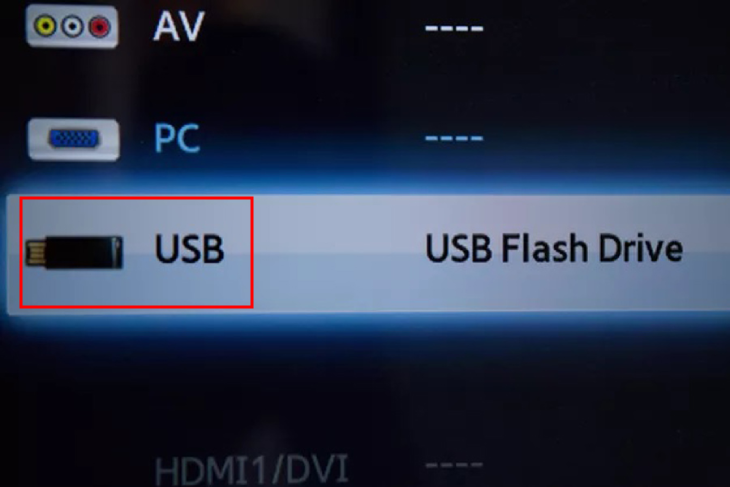 Bạn hãy nhấn chọn đầu ra là USB