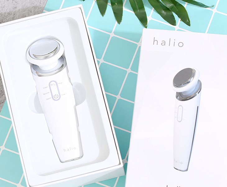 Máy massage mặt làm sạch và đẩy tinh chất Halio Ion Cleansing & Moisturizing White giúp dưỡng chất thấm sâu vào bên trong da, mang lại cho bạn một làn da sáng khỏe nhanh chóng