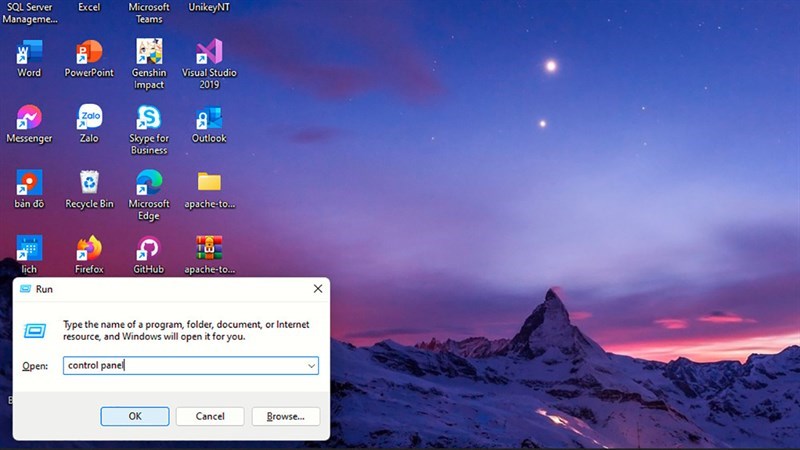 Bạn hãy bấm tổ hợp phím Windows + R để mở cửa sổ lệnh Run