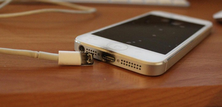 iPhone bị nóng khi sạc có sao không?