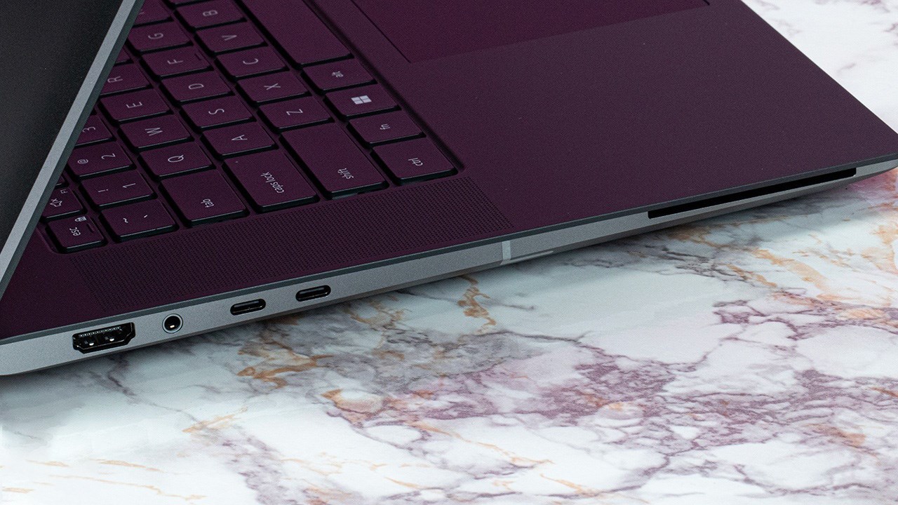 Cổng kết nối đa dạng trên Dell Precision 7680