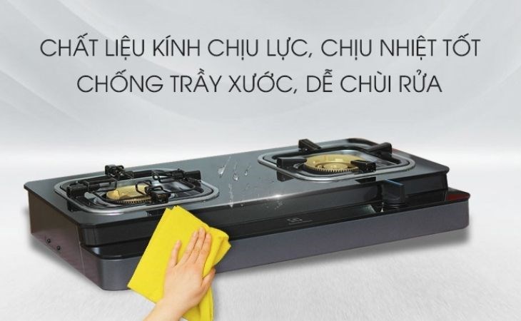 Bếp ga đôi Electrolux ETG728GKR có mặt kính sang trọng, dễ vệ sinh