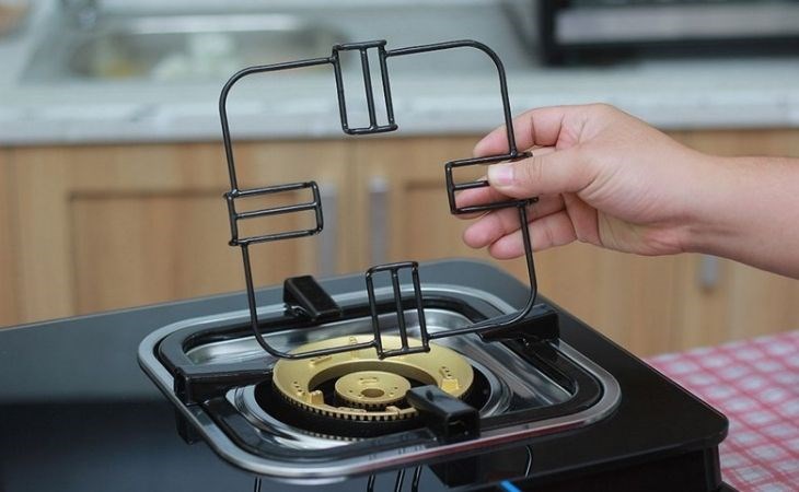 Khi mua Bếp ga đôi Electrolux ETG728GKR sẽ được kèm theo các kiềng bếp nhỏ