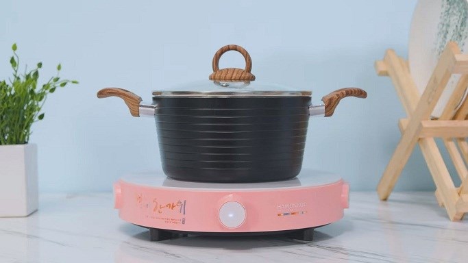 Bếp từ Hawonkoo công suất 2000W đun sôi nước nhanh chóng