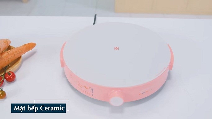 Cận cảnh mặt bếp kính Ceramic sáng bóng chịu nhiệt tốt