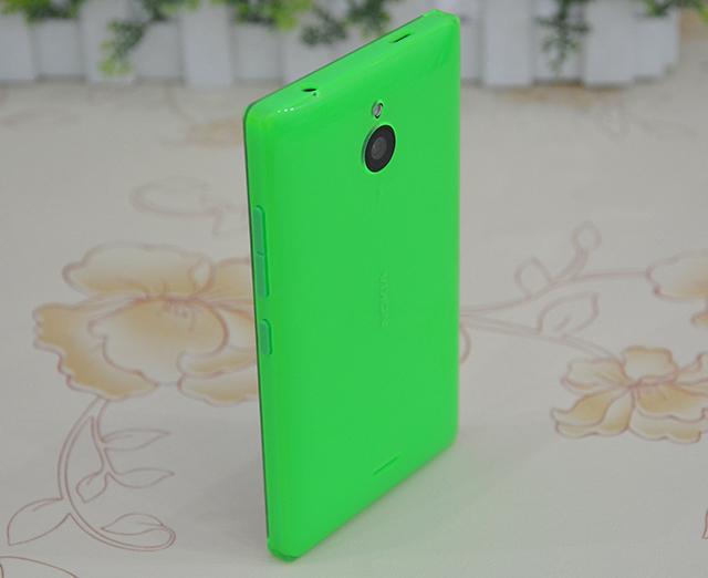 Thiết kế vuông vức, nước sơn bóng