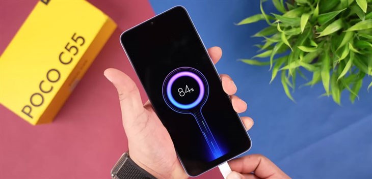 POCO C55 sử dụng viên pin dung lượng khủng 5000mAh và sạc nhanh 10W cho bạn trải nghiệm sử dụng liên tục, không bị gián đoạn