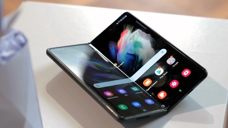 Galaxy Z Fold5 sở hữu mức giá khá cao so với các dòng điện thoại khác