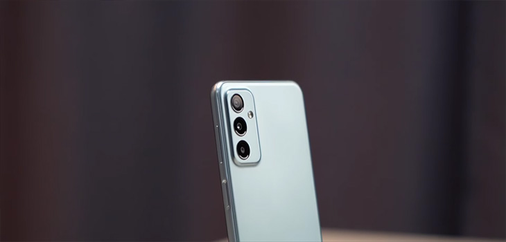 Galaxy Buddy2 còn sở hữu cụm ba camera ấn tượng