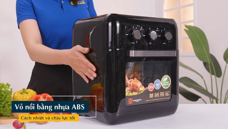 Vỏ ngoài của lò chiên không dầu Hawonkoo AFH 100 làm bằng nhựa ABS cách nhiệt an toàn.