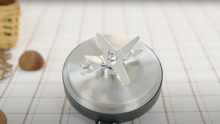 Cận cảnh lưỡi dao Powelix 6 cánh bằng inox 304 sắc bén