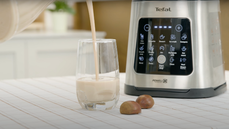 Ly sữa hạt dẻ sánh mịn được nấu từ máy Tefal BL83SD66