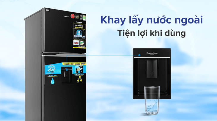 Khay lấy nước ngoài cửa tủ