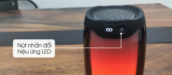 Đổi màu đèn LED bằng nút nhấn trên loa