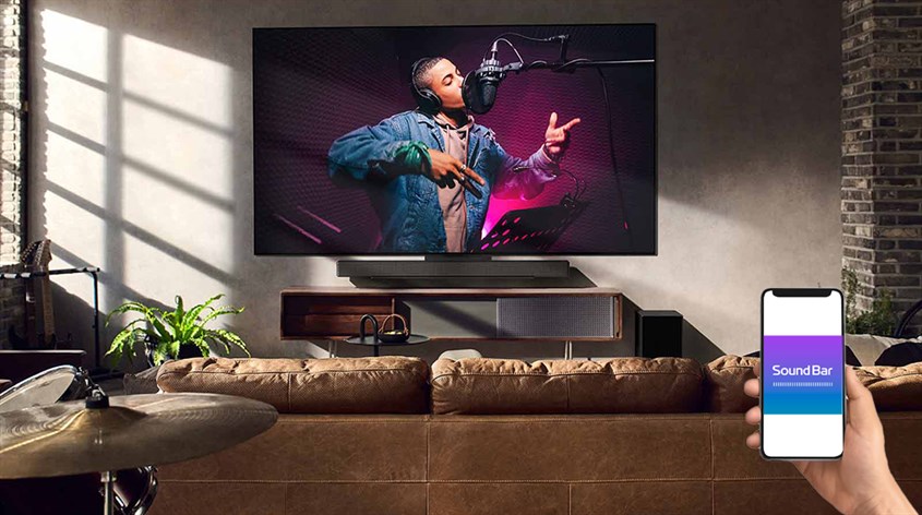 Người dùng có thể dễ dàng điều khiển loa từ xa bằng ứng dụng LG Sound Bar