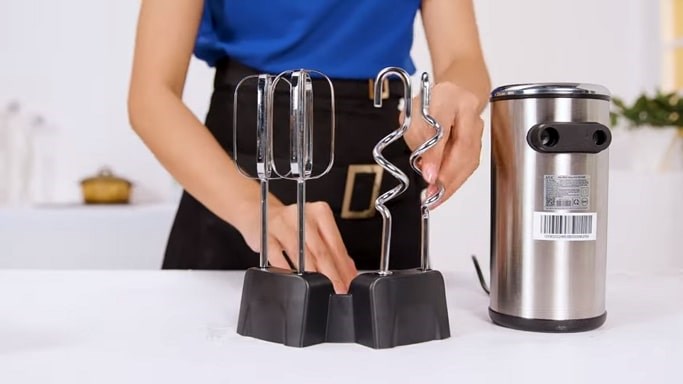 Đế đựng que đi kèm giúp việc cất giữ thêm gọn gàng