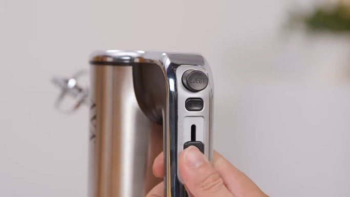 Nút gạt điều chỉnh tốc độ từ thấp đến cao
