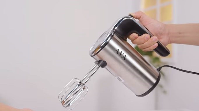 Nút nhấn tháo que giúp thao tác nhanh gọn hơn