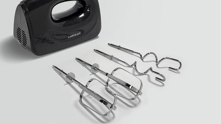 Hai bộ phụ kiện que đánh trứng và que trộn bột đi kèm máy Lock&Lock