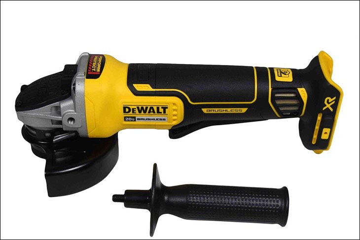 Máy mài góc dùng pin Dewalt DCG413B 20V (không kèm pin, sạc) sử dụng pin 20V, khi sạc đủ năng lượng, máy sẽ vận hành mượt mà cho bạn thi công liên tục
