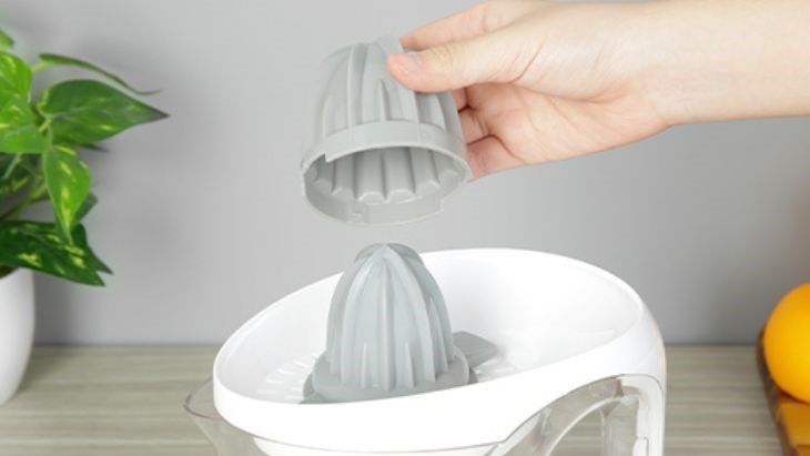 Máy trang bị 2 đầu vắt lớn nhỏ phù hợp nhiều loại trái cây họ cam
