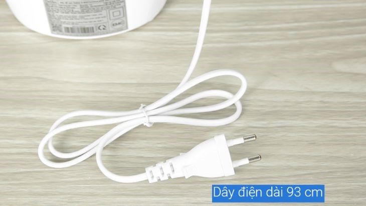 Dây điện được thiết kế gắn liền với thân máy gọn gàng và tiện lợi