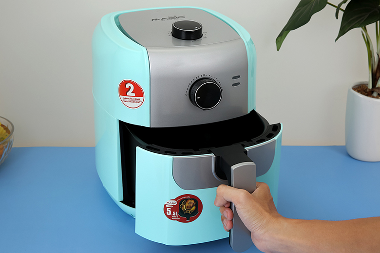 Nồi chiên không dầu Magic Eco AC-101 7.5 lít giúp chế biến đồng thời một lượng lớn thực phẩm