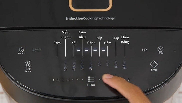Menu tùy chọn các chức năng nấu đa dạng hiển thị trên màn hình LED