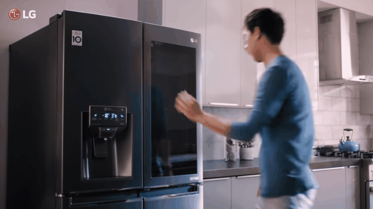 Cửa kính phụ trong suốt Instaview Door-in-Door có thể nhìn thấu bên trong