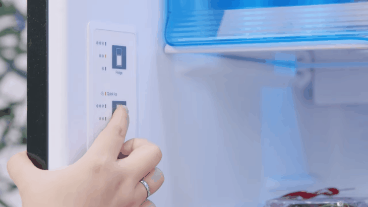 Đánh giá chi tiết dòng tủ lạnh Panasonic Inverter TL351-381VG - Chế độ làm đá nhanh