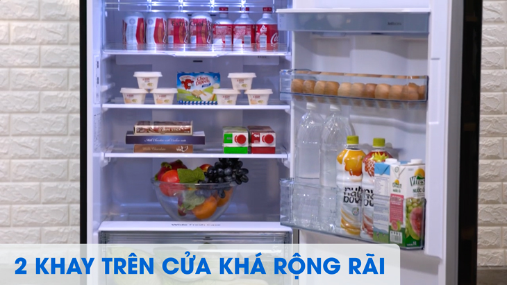 Khay trên cửa tủ