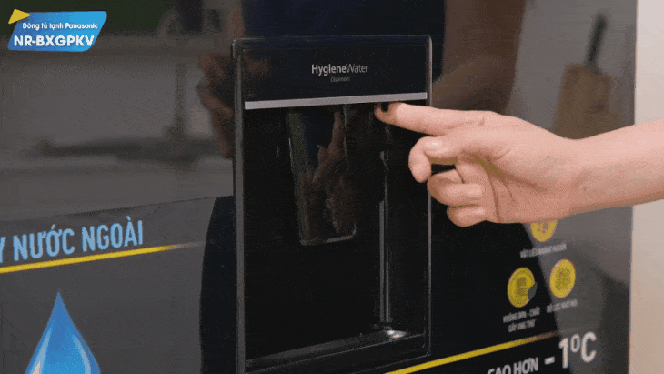 Khay lấy nước ngoài có khóa