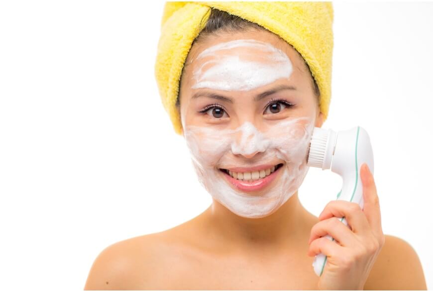Rửa mặt sạch là bước dưỡng da quan trọng