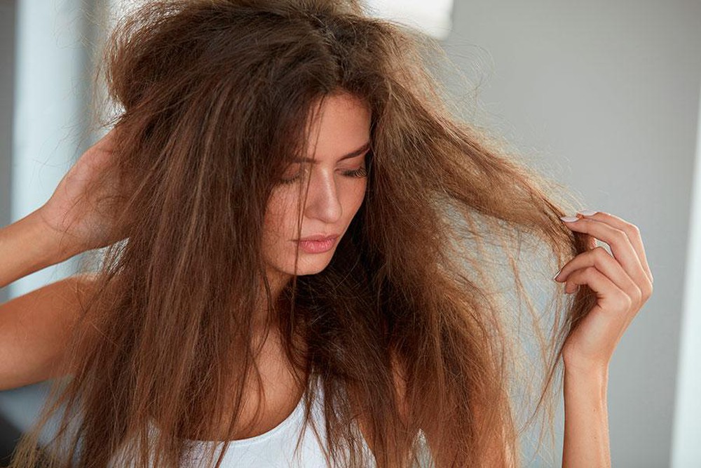 Tóc bị xơ, khô cứng