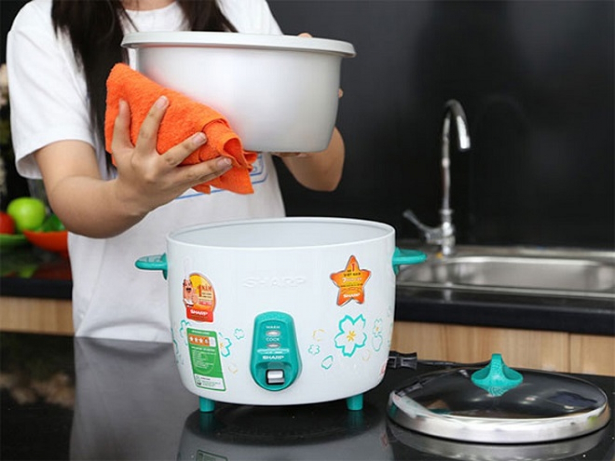 Thường xuyên vệ sinh các bộ phận của nồi cơm điện